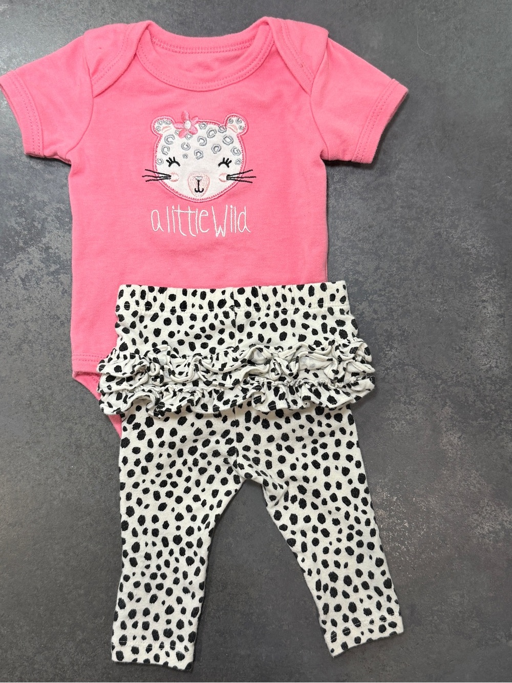 Duck Duck Goose Pink Bodysuit & Old Navy Leopard Legging 3-6M 2-Piece Outfit